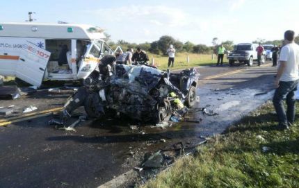CUATRO PERSONAS MURIERON EN CHOQUE SOBRE RUTA Nº 11  “LA GUAMPITA”