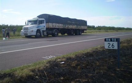 DETUVIERON EN EL CHACO A LOS PIRATAS DEL ASFALTO QUE ASALTARON UN CAMIÓN EN LA RUTA 98.