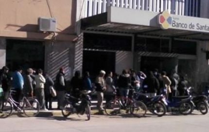 A las 11 culmina la atención en los bancos