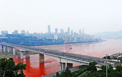 Misterio en China por un río que cambió de color