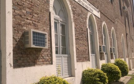 COLEGIO “SAN JUAN BAUTISTA” INSTALO  AIRE ACONDICIONADOS  EN CADA AULA.