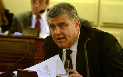 Acuña pidió informes por demoras en la construcción de hospitales