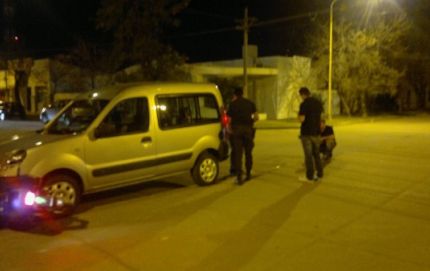 CHOQUE ENTRE UNA MOTO Y UNA RENUALT KANGOO
