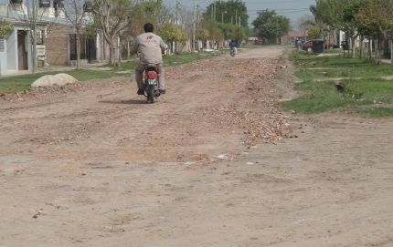Mejorado de calles en barrio Carlos Gardel Chico