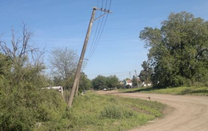 COLUMNAS DE TENDIDO ELECTRICO EN MAL ESTADO