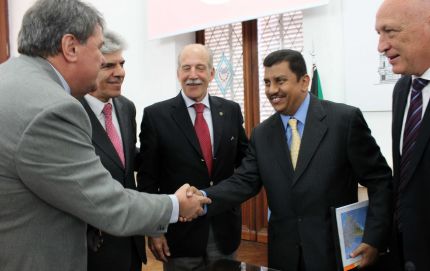  RUBEO PARTICIPÓ DE LA FIRMA DEL ACUERDO CON EL FONDO KUWAITÍ.