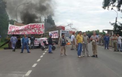 Los obreros de “Norpapel” cortaron la ruta nacional once.