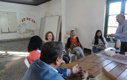 Pucheta entregó subsidios a escuelas secundarias de Calchaquí