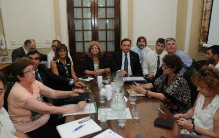 Docentes: no volverán a discutir el salario