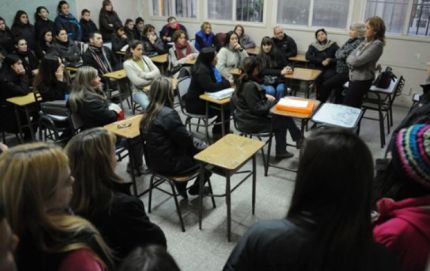 Docentes universitarios de Rosario rechazaron la oferta y sigue el paro