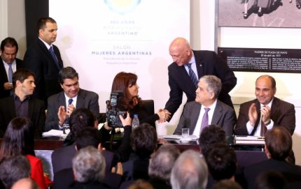 Cristina Fernández de Kirchner y la firma de contratos del Gasoducto del Noreste Argentino