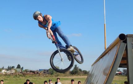 PURA VIDA A TODO SKATE, SLACKLINE Y BIKE