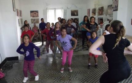 Avanza la capacitación de la Comparsa Aylin de Calchaquí