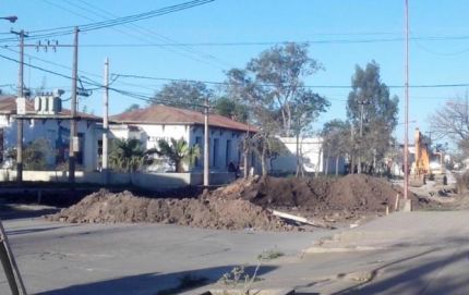 COMENZARON LAS OBRAS DE PAVIMENTO EN CALLE HIPOLITO IRIGOYEN