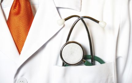 Los médicos decretaron un paro por incumplimiento paritario