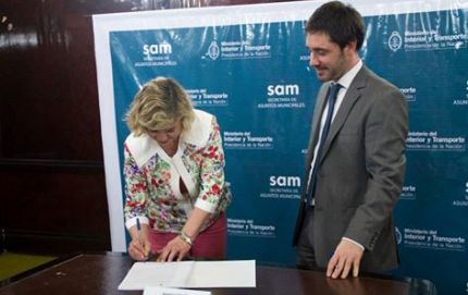 FIRMA DE CONVENIO PARA ENTREGA DE EQUIPAMIENTO INFORMATICO