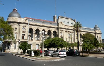 El Gobierno estudia cómo pagar un bono de fin de año a sus empleados