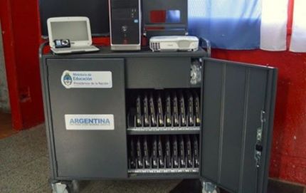 RECIBIMOS AULAS DIGITALES MÓVILES PARA ESCUELAS RURALES