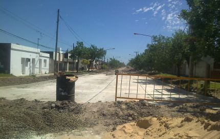 Comenzó a pavimentarse calle Rosario