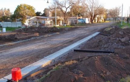 SE REALIZARÁN NUEVE CUADRAS DE CORDÓN CUNETA CON ESTABILIZADO GRANULADO EN GARABATO.