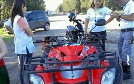 Insólito: Una maestra le pidió a su hijo de 12 años que la busque en cuatriciclo
