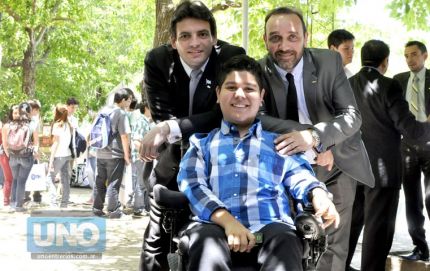 Un adolescente distinto que le gusta motivar a los demás