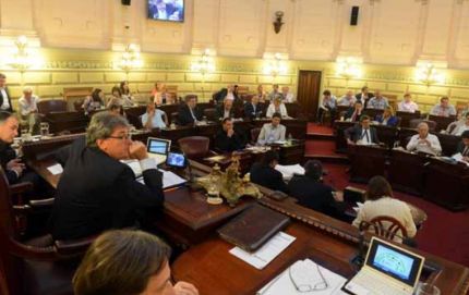 Media sanción para el pase a planta de 3315 trabajadores estatales