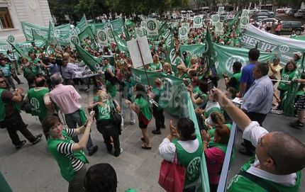 Es ley el pase a planta de 3.315 contratados
