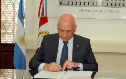 Antonio Bonfatti firma el decreto de convocatoria a elecciones para el 14 de junio