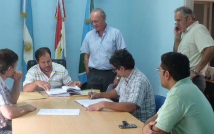 Apertura de sobre para la construcción del Jardín Maternal