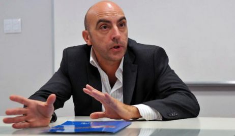 Murió el economista Tomás Bulat en un accidente de tránsito