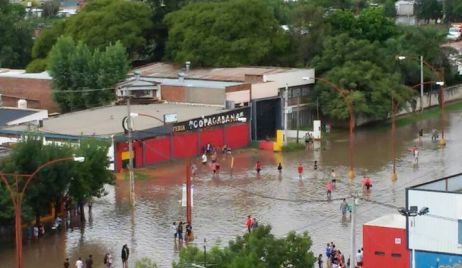 BARRIO LAS FLORES, INUNDADOS , INTENTOS DE SAQUEOS Y DETENIDOS