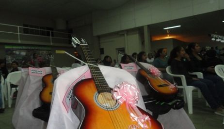 Entregaron instrumentos musicales en Calchaquí
