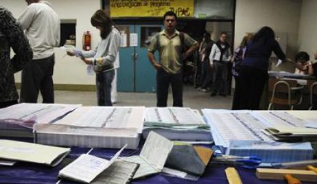 Los sondeos muestran un amplio margen de desconocimiento e indecisos de cara a las Paso