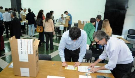 Escándalo en Santa Fe: hay 200 mil votos sin escrutar que figuran como contabilizados