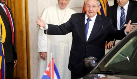 Raúl Castro visitó al papa y afirmó: 