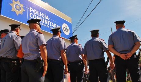 El gobierno advirtió que despedirá al policía que se acuartele