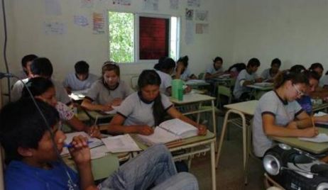 El 27 % de los adolescentes rosarinos no estudia ni terminó la secundaria