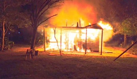 SE INCENDIO POR COMPLETO EL DESTACAMENTO POLICIAL DEL PARAJE 29.
