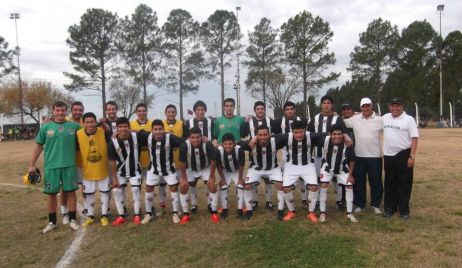 Goleó Huracán y empató estudiantes en semifinales