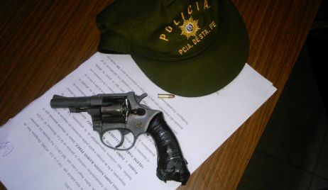 Santa Fe: Portaba un arma y violó la Orden de Restrcción