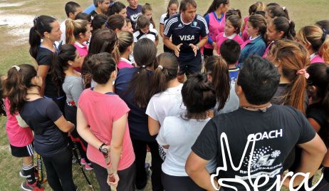 El “Chapa” Retegui, padrino oficial del hockey verense