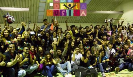 Quince bandas tocaron al unísono un tema de Fito Páez y el músico respondió con un nuevo desafío
