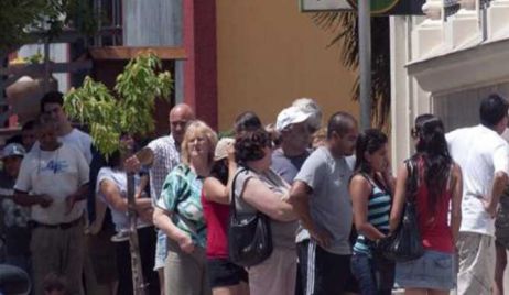 Docentes y estatales exigen conocer el cronograma de pagos y no descartan medidas de fuerza