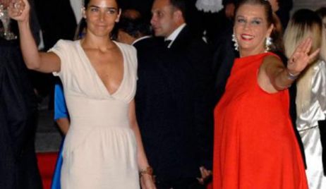 El escote de Juanita cautivó en la gala  del Teatro Colón de Macri