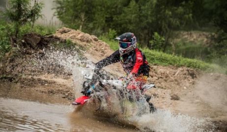 Kevin Benavides, primer argentino en ganar una etapa de Dakar en motos