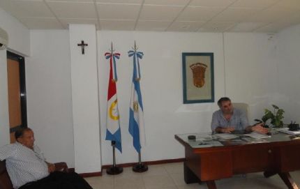 Pucheta entregó subsidios a instituciones de Calchaquí