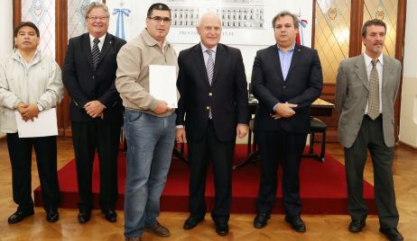 LIFSCHITZ ENTREGÓ APORTES ECONÓMICOS A 74 LOCALIDADES DE SANTA FE AFECTADAS POR EL FENÓMENO “EL NIÑO”