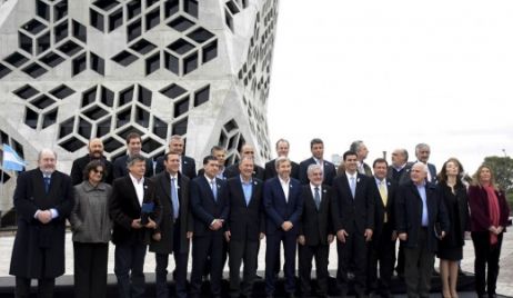 Las provincias firmaron el acuerdo para la devolución del 15% de la coparticipación