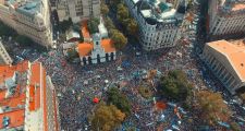 Multitudinario acto docente en plaza de Mayo